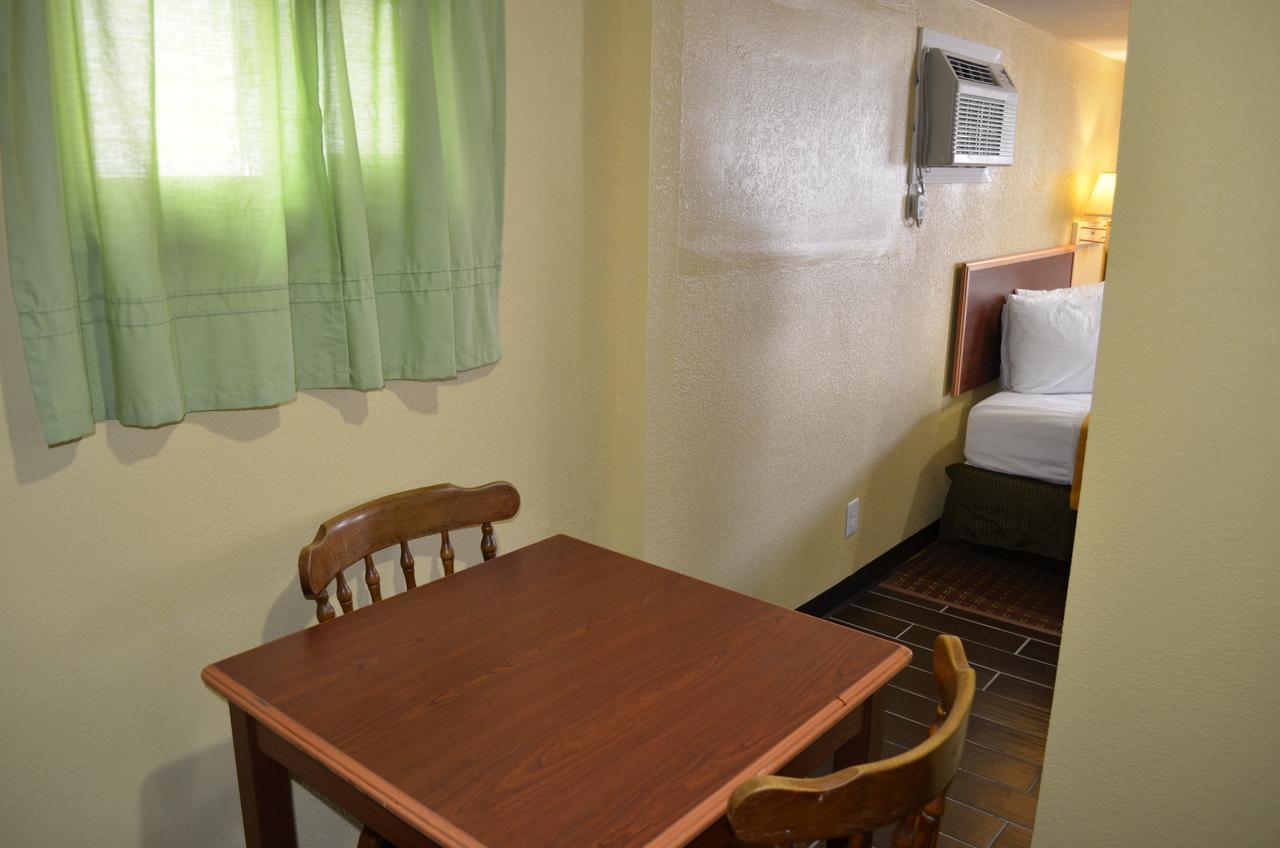 Budget Inn Уилямсвил Екстериор снимка