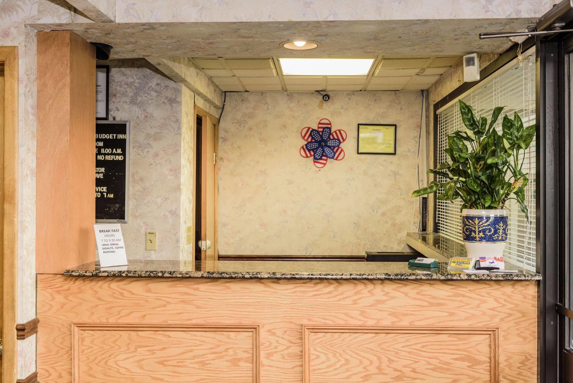 Budget Inn Уилямсвил Екстериор снимка