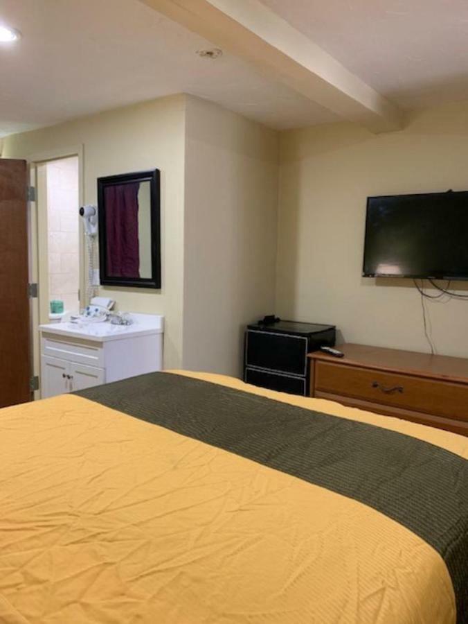 Budget Inn Уилямсвил Екстериор снимка