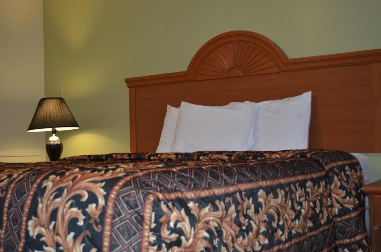 Budget Inn Уилямсвил Екстериор снимка